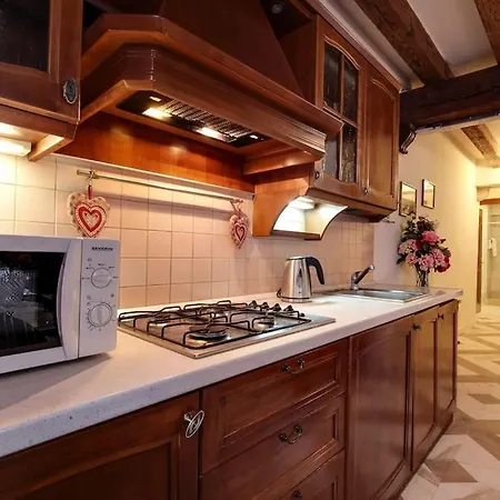 Casa Angeli L.t. M0270422137 البندقية